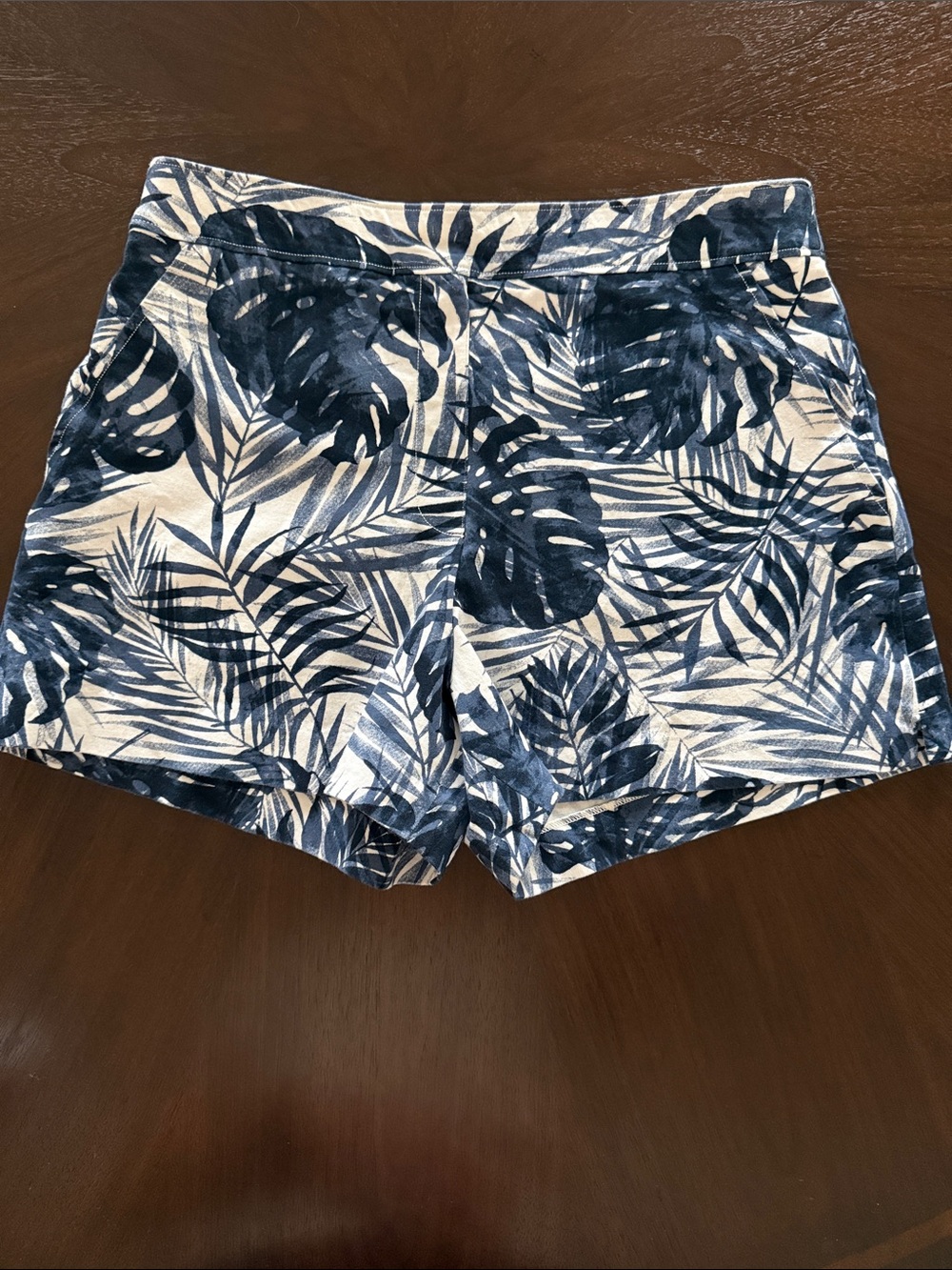 SPANX On-the-go 4” short- tropical palm